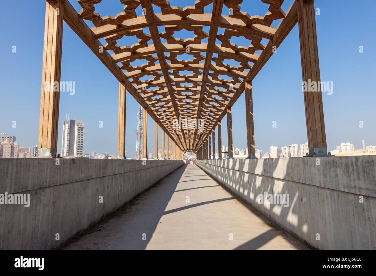 Cavalcavia pedonali in Kuwait City, Medio Oriente Foto Stock