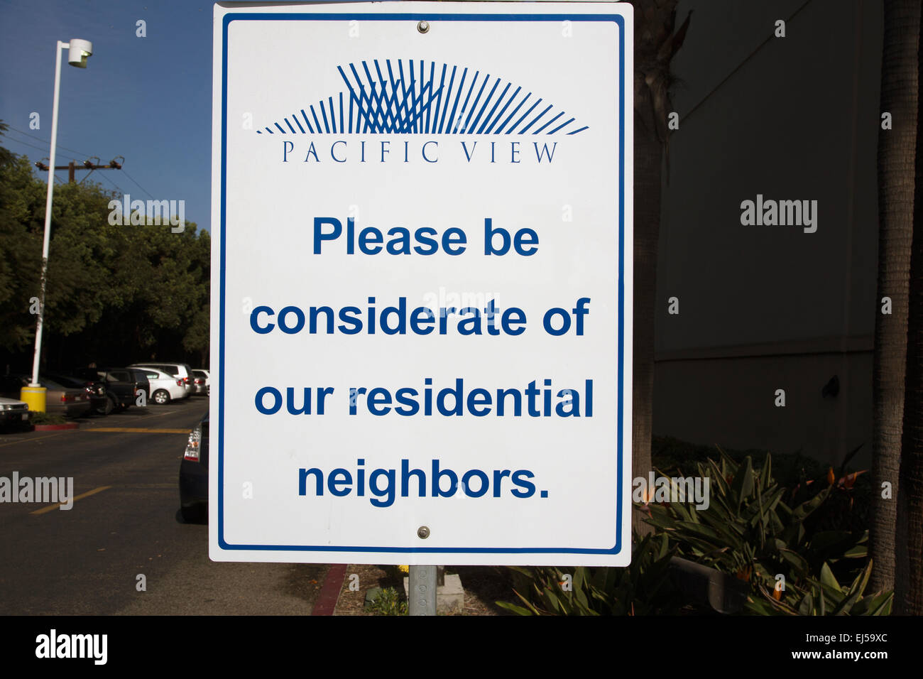 Vi prego di essere comprensivi nei confronti del vicinato residenziale, cartello stradale, Ventura, CALIFORNIA, STATI UNITI D'AMERICA Foto Stock