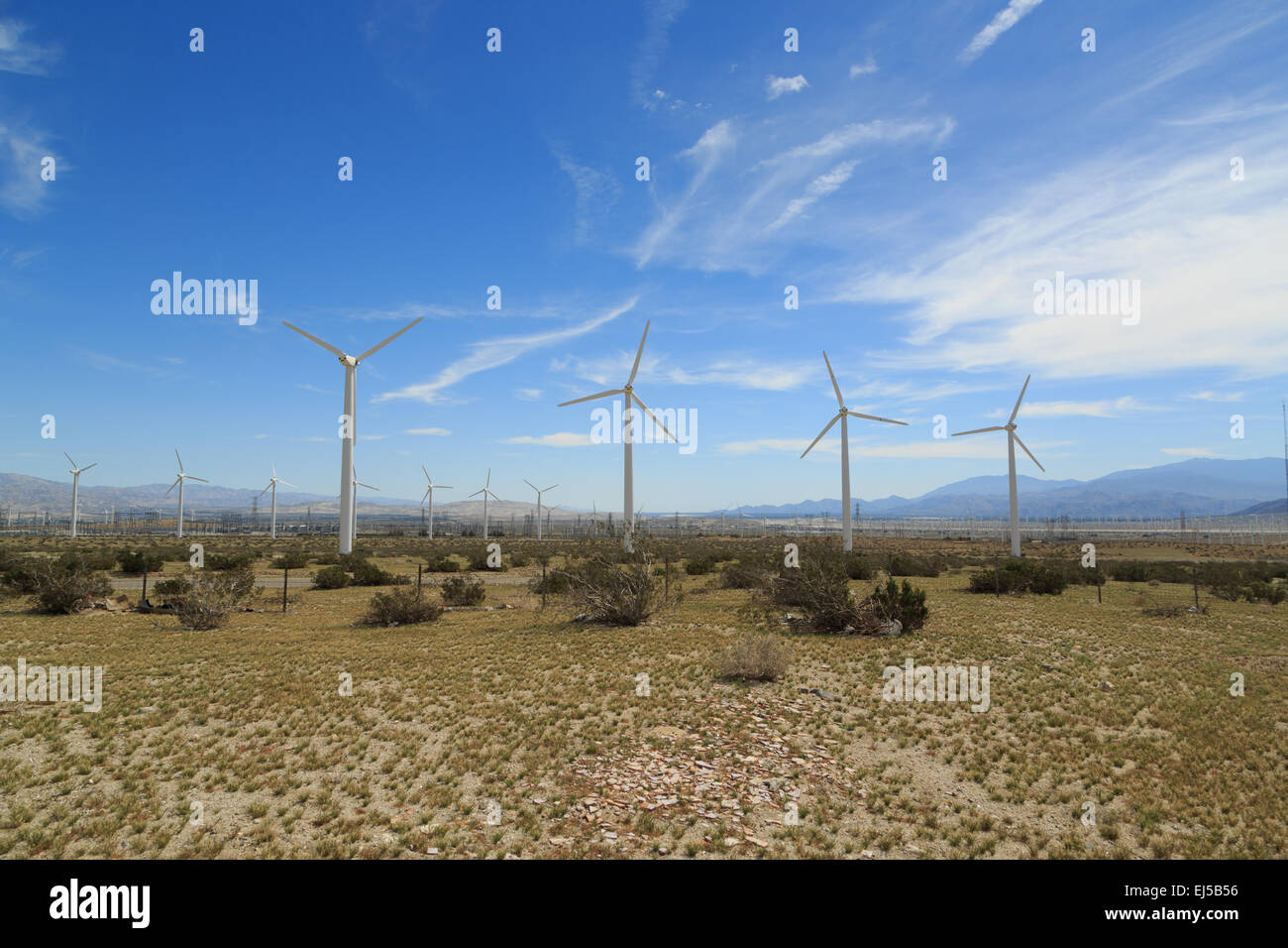 Una fotografia di alcune turbine eoliche in San Gorgonio Wind Farm vicino a Palm Springs in California. Foto Stock