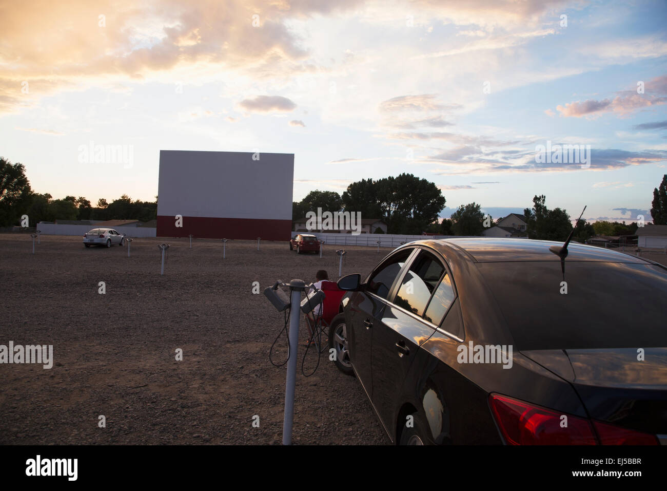 Svuotare lo schermo di film al tramonto, Star Drive In Movie Theater, Montrose, Colorado, STATI UNITI D'AMERICA Foto Stock