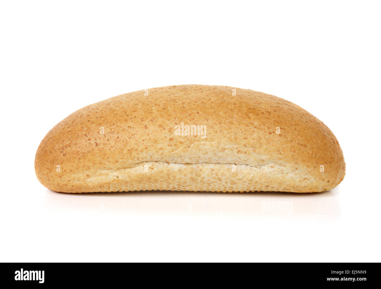 Filone di pane con crusca isolato su bianco Foto Stock