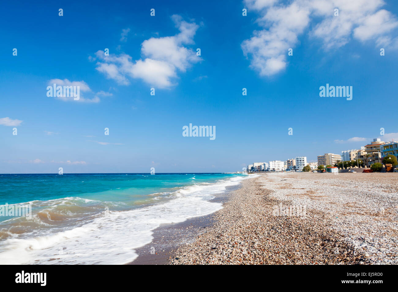 Giornata di sole su Akti Miaouli spiaggia a Rodi Grecia Europa Foto Stock