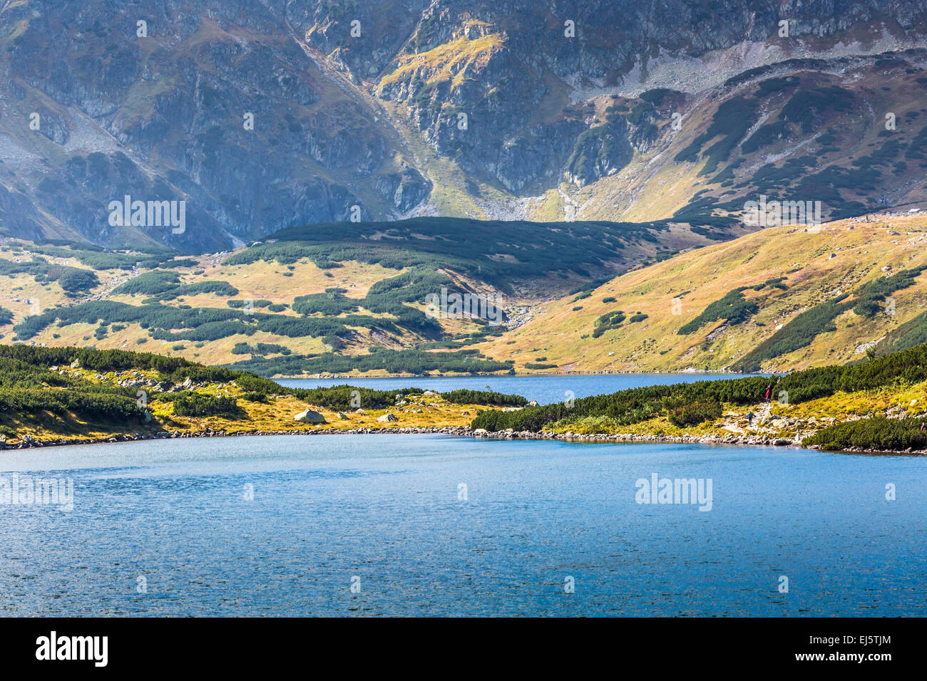 Lago di montagna in 5 laghi della valle di Tatra, Polonia. Foto Stock