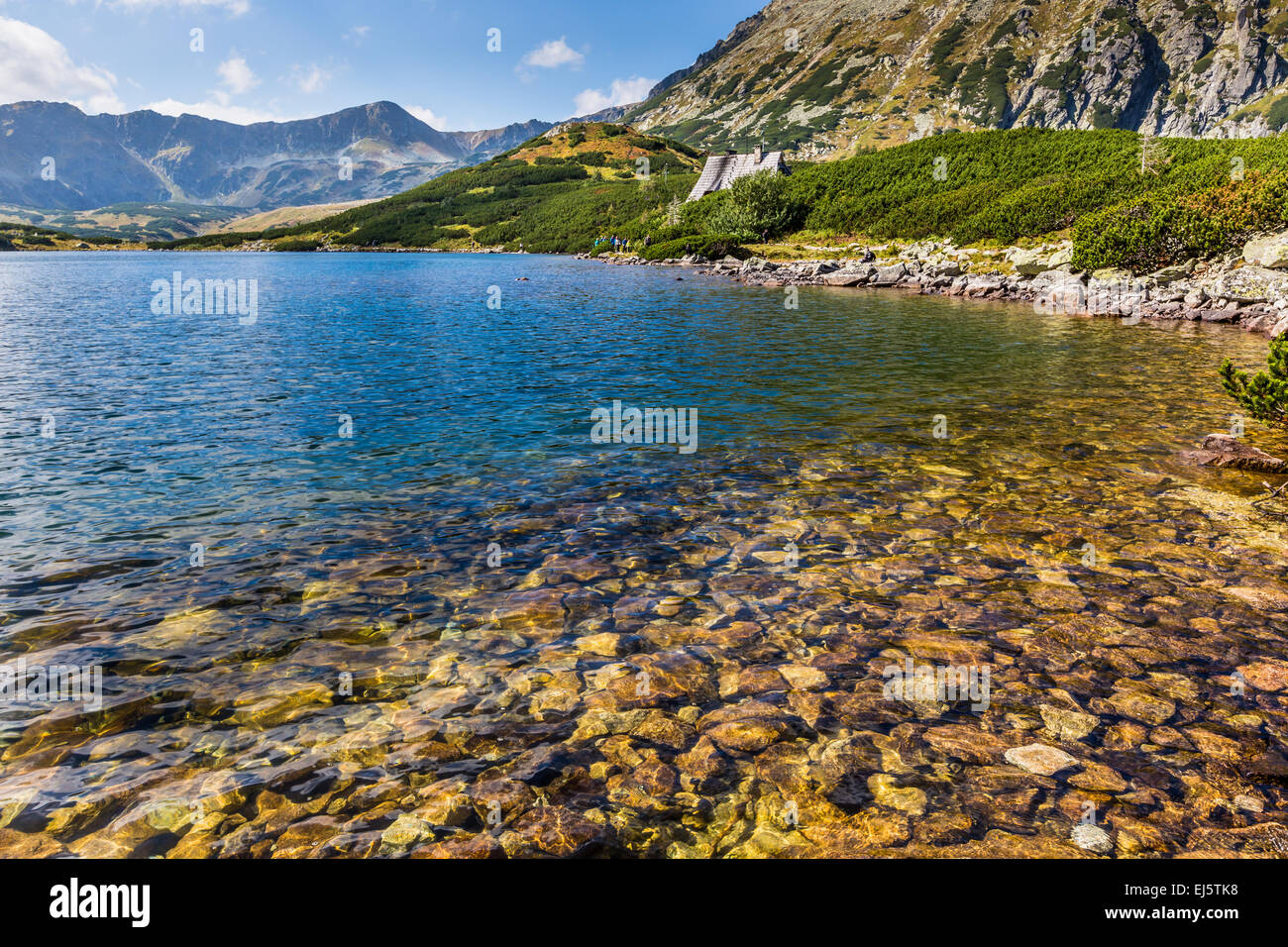 Lago di montagna in 5 laghi valley nei Monti Tatra Foto Stock