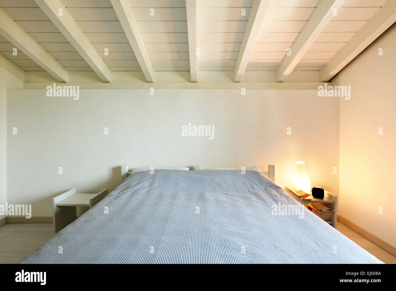Architettura, la camera da letto in un attico Foto Stock