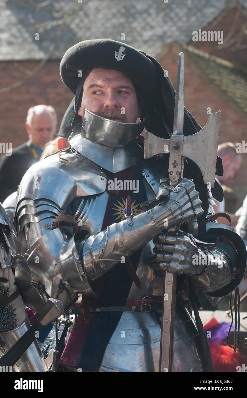 Leicester, Regno Unito. 22 Mar, 2015. Preparati prima dell'arrivo della Reinterment corteo per re Richard III sul percorso a Leicester Cattedrale. Credito: SCFotos - Stuart Crump Visuals Alamy/Live News Foto Stock