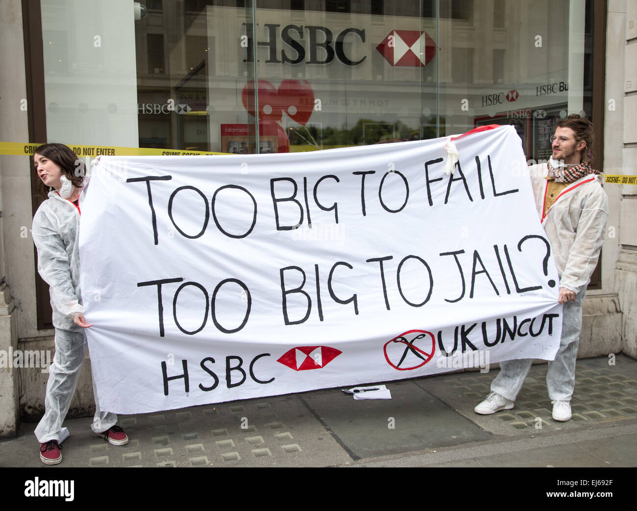 Regno Unito intonso dimostrazione presso HSBC Regent street contro le banche' evasione fiscale chiedendo George Osbourne a farle pagare le imposte Foto Stock