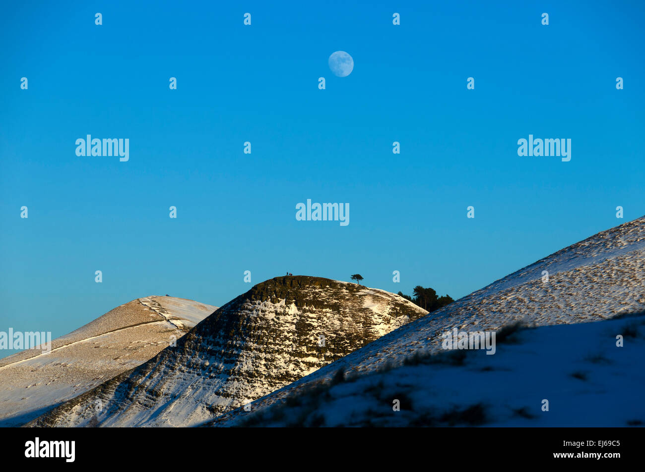Perdere Hill, Back Tor e la luna, dal basso Hollins Croce, Edale, Peak District, Derbyshire, Inghilterra, Regno Unito. Foto Stock