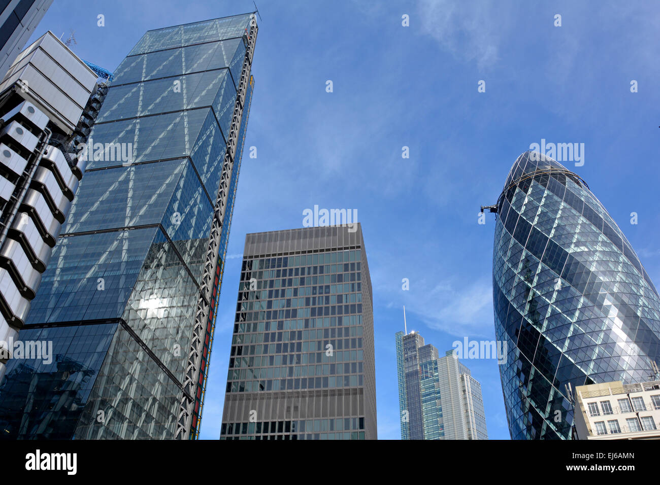 Edifici alti nella città di Londra L-R Lloyds, Cheesegrater, Aviva Tower, Heron Tower e il cetriolino Foto Stock