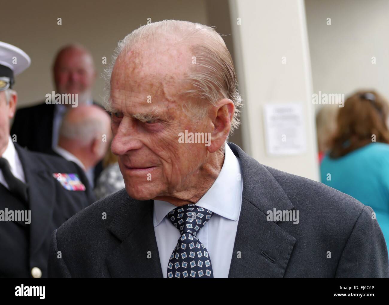 Il Duca di Edimburgo con donne Foto Stock