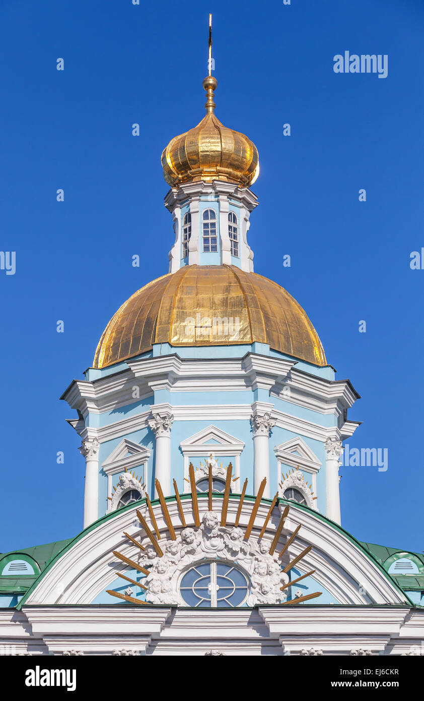 Chiesa ortodossa di San Nicola Cattedrale navale, frammento con cupola dorata, San Pietroburgo, Russia Foto Stock