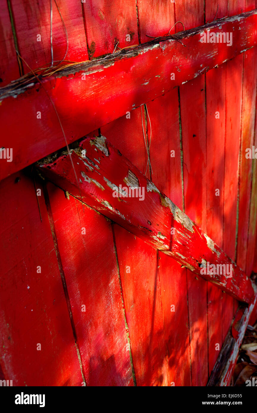 Il red garden gate Foto Stock