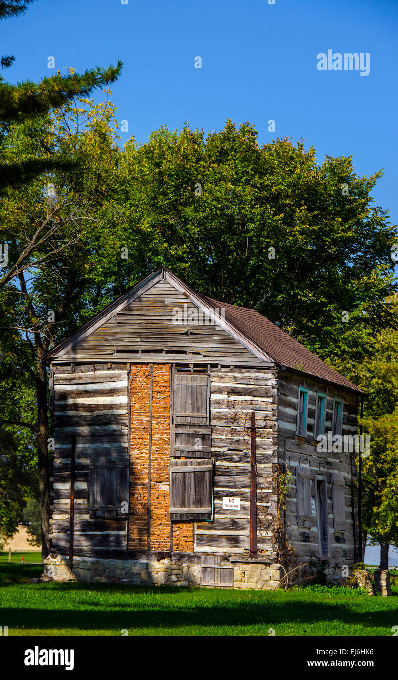 Un Francese canadese log cabin del pezzo sur pezzo (pezzo per pezzo) in stile costruito nel 1840s nella Prairie du Chien, Wisconsin. Foto Stock