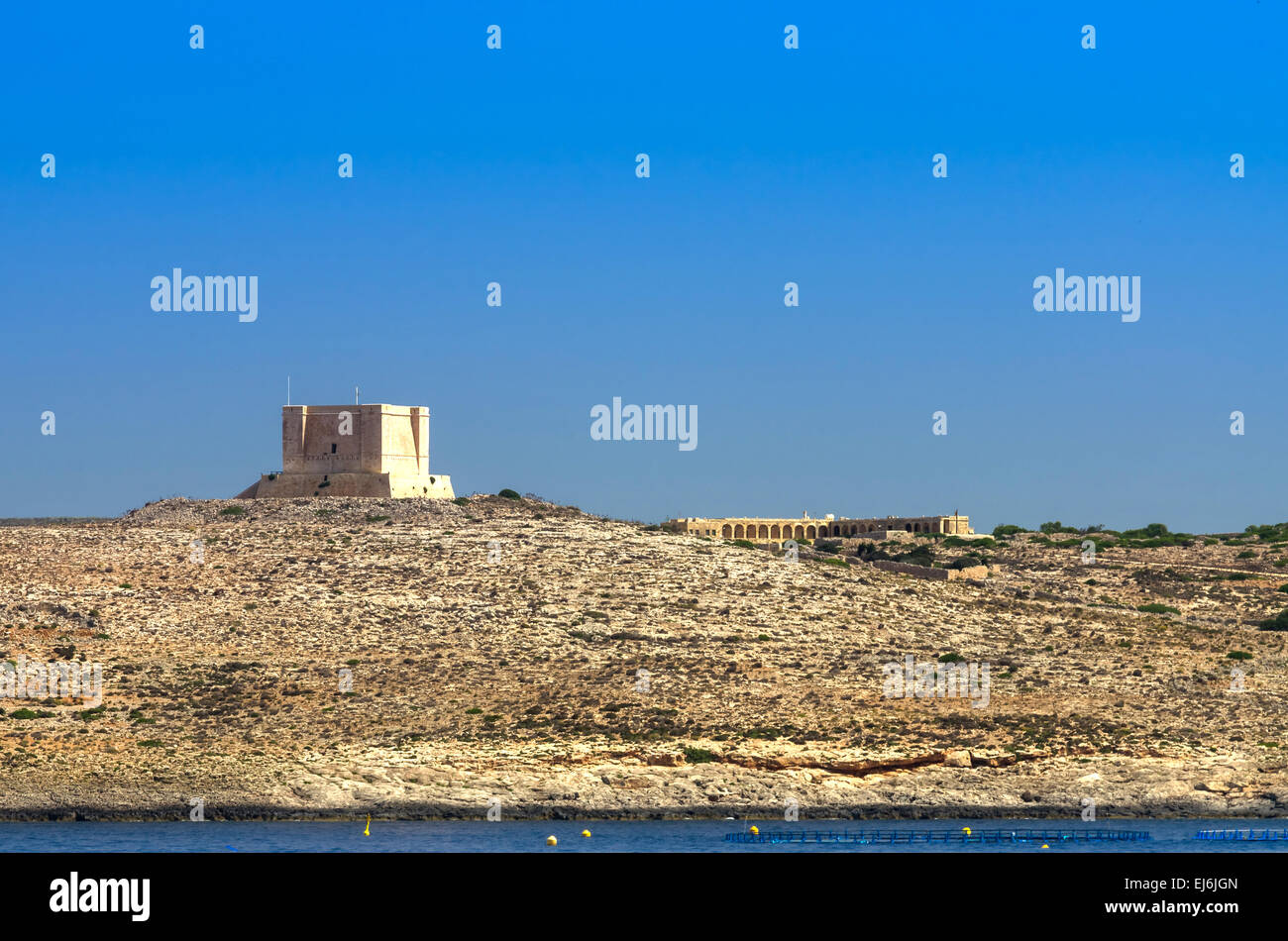 Malta, isola di Comino: La torre di Santa Maria, l'edificio più imponente della più piccola isola dell'Arcipelago Maltese. Foto Stock