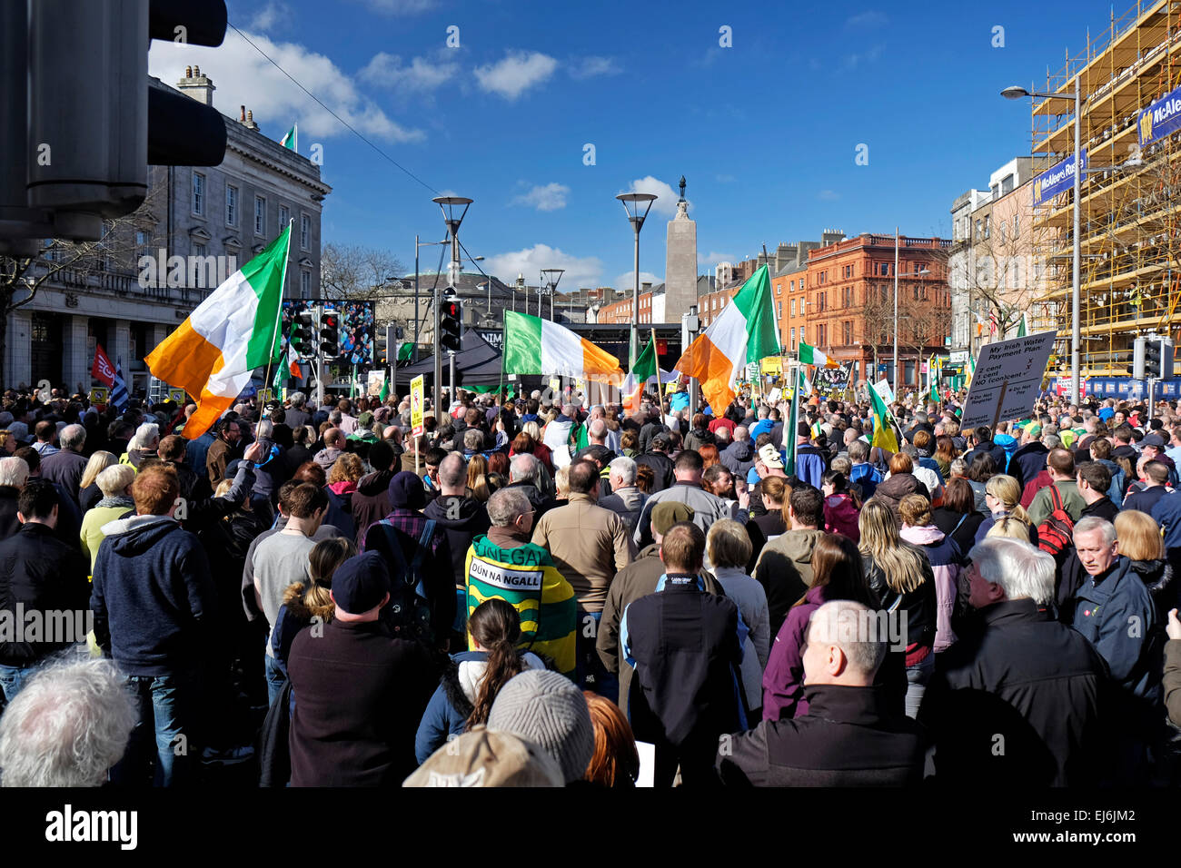 Acqua marcia di protesta a Dublino Anti-tariffe idriche manifestanti di Dublino è O'Connell street su 21-03-15 Foto Stock
