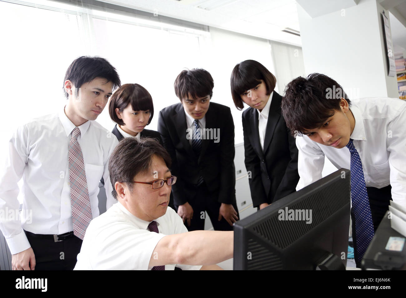Azienda giapponese di persone che lavorano in ufficio Foto Stock