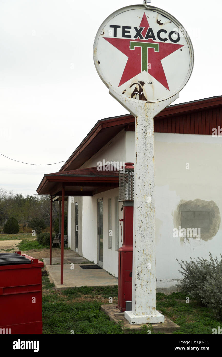 Un abbandonato Texaco gas station e minimarket Foto Stock