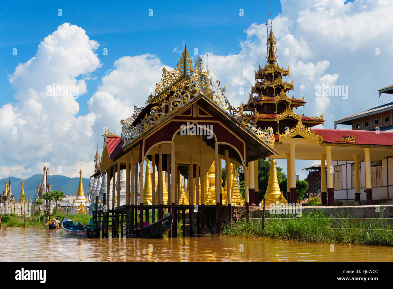 Pontile sul Lago Inle, Stato Shan, Myanmar Foto Stock