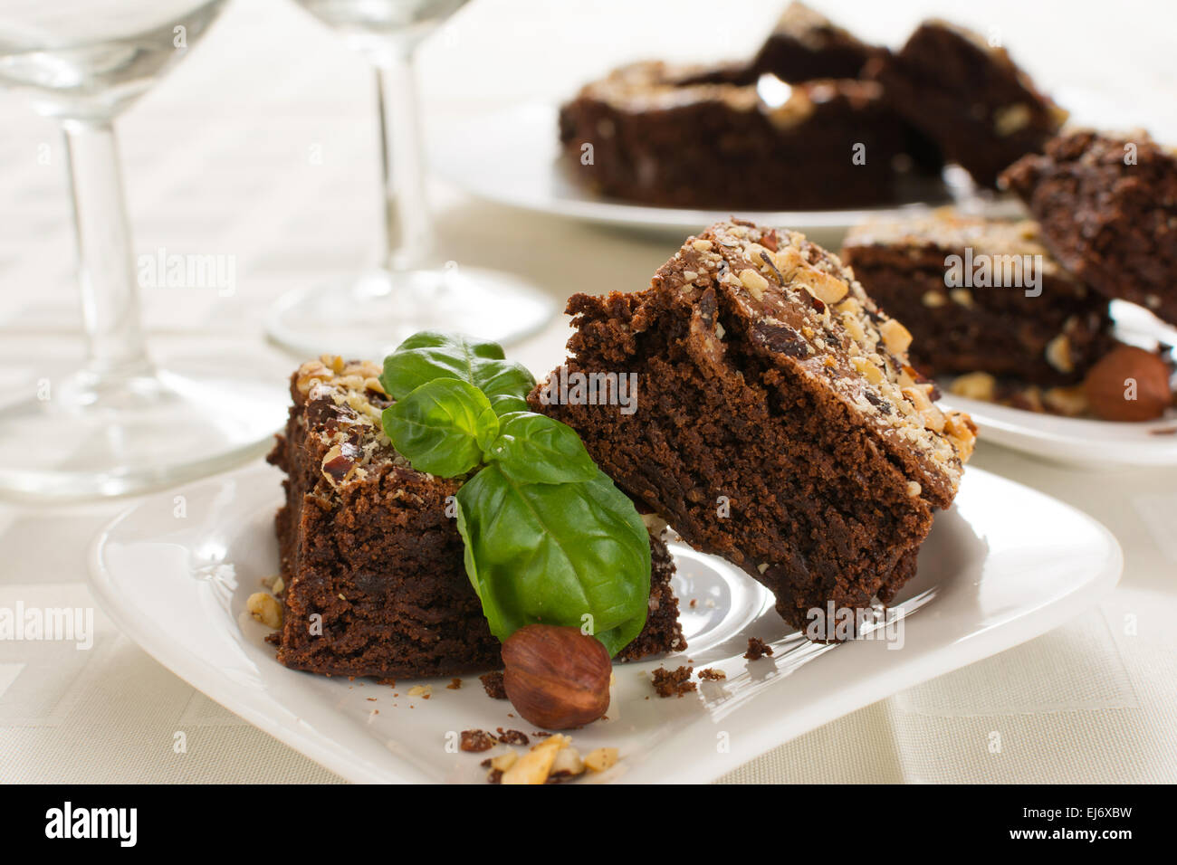 Il cacao e il brownie al cioccolato dolce con Nocciola Foto Stock