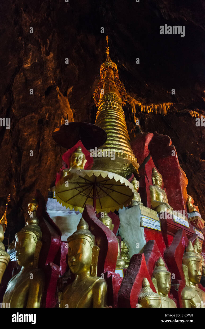 Statue buddiste all'interno della grotta di Pindaya, Stato Shan, Myanmar Foto Stock
