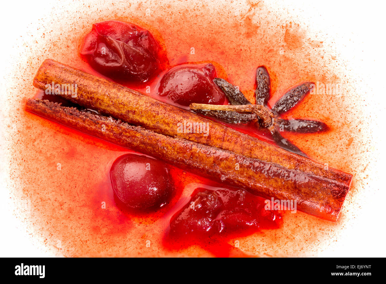 Cibo ciliegio dolce cannella anice stellato Odore Sapore dolce con frutta sciroppata traslucido stecca di cannella completamente di zucchero-Sweet Cook Foto Stock