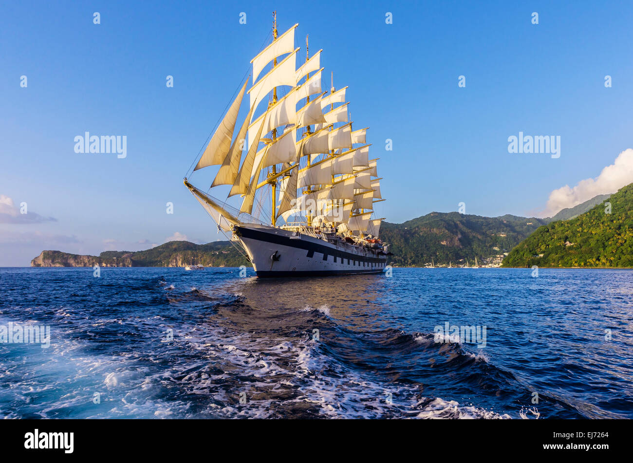 Nave a vela o Tall Ship, fuori dell'isola di Saint Lucia, Piccole Antille Foto Stock