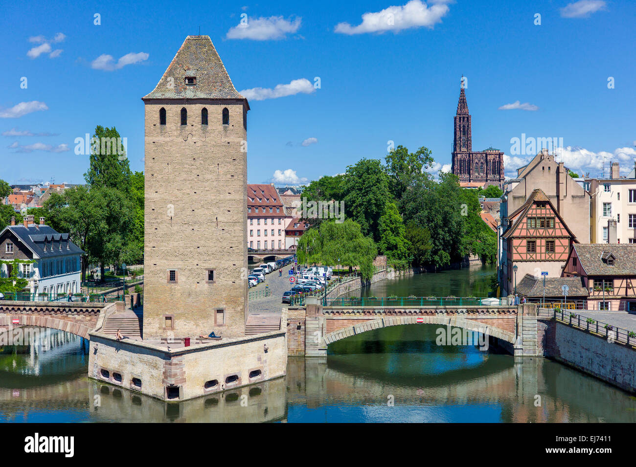 Lo skyline di Strasburgo, Ponts Couverts bridge, ponti coperti, fiume Ill, torri di guardia, la cattedrale, il quartiere La Petite France, Alsazia, Francia, Europa Foto Stock