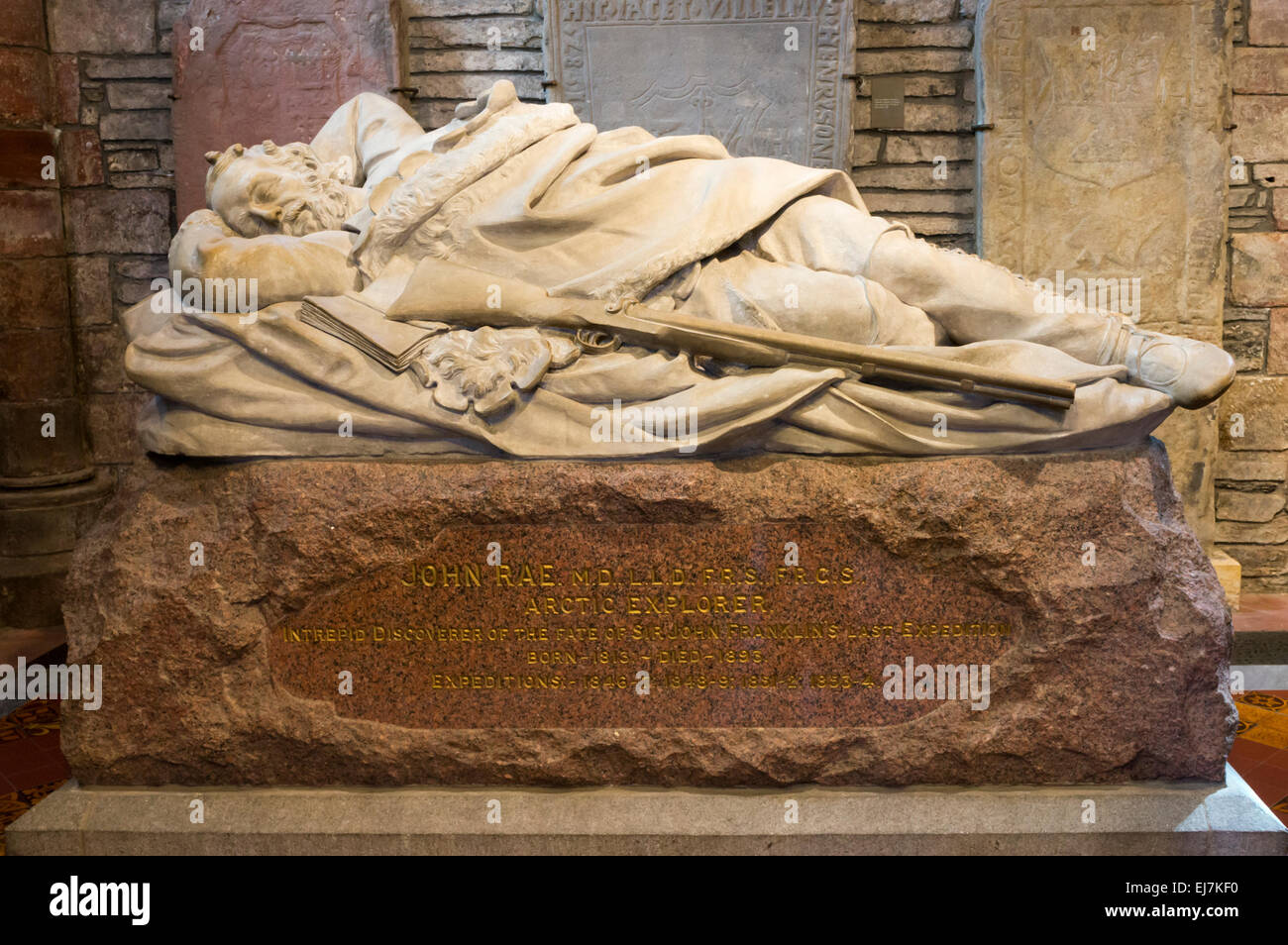 Il memoriale di John Rae in St Magnus Cathedral, Kirkwall, Orkney. Vedere i dettagli nella descrizione. Foto Stock