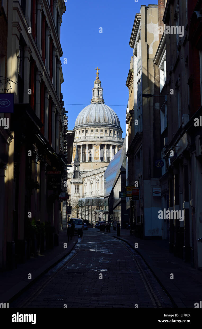 La cattedrale di St Paul e dalla Watling Street, Londra, Regno Unito Foto Stock