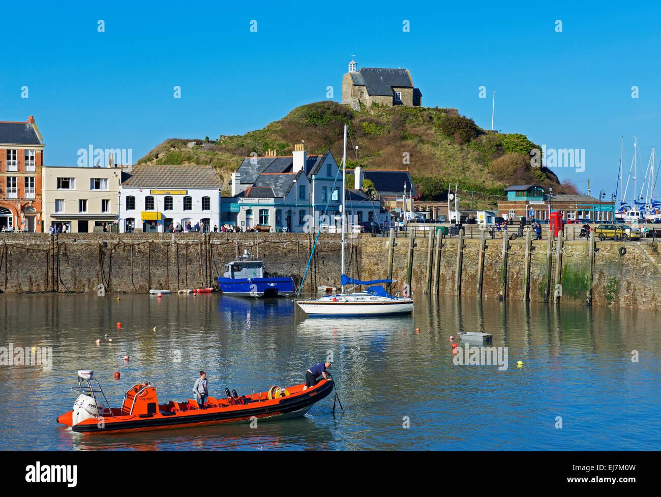 Le barche nel porto, Ilfracombe, Devon, Inghilterra, Regno Unito Foto Stock