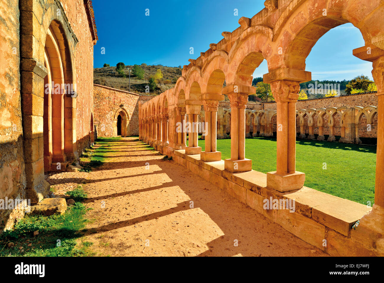 Spanien, Castilla-León: Medievale chiostro del Monastero di San Juan de Duero Foto Stock