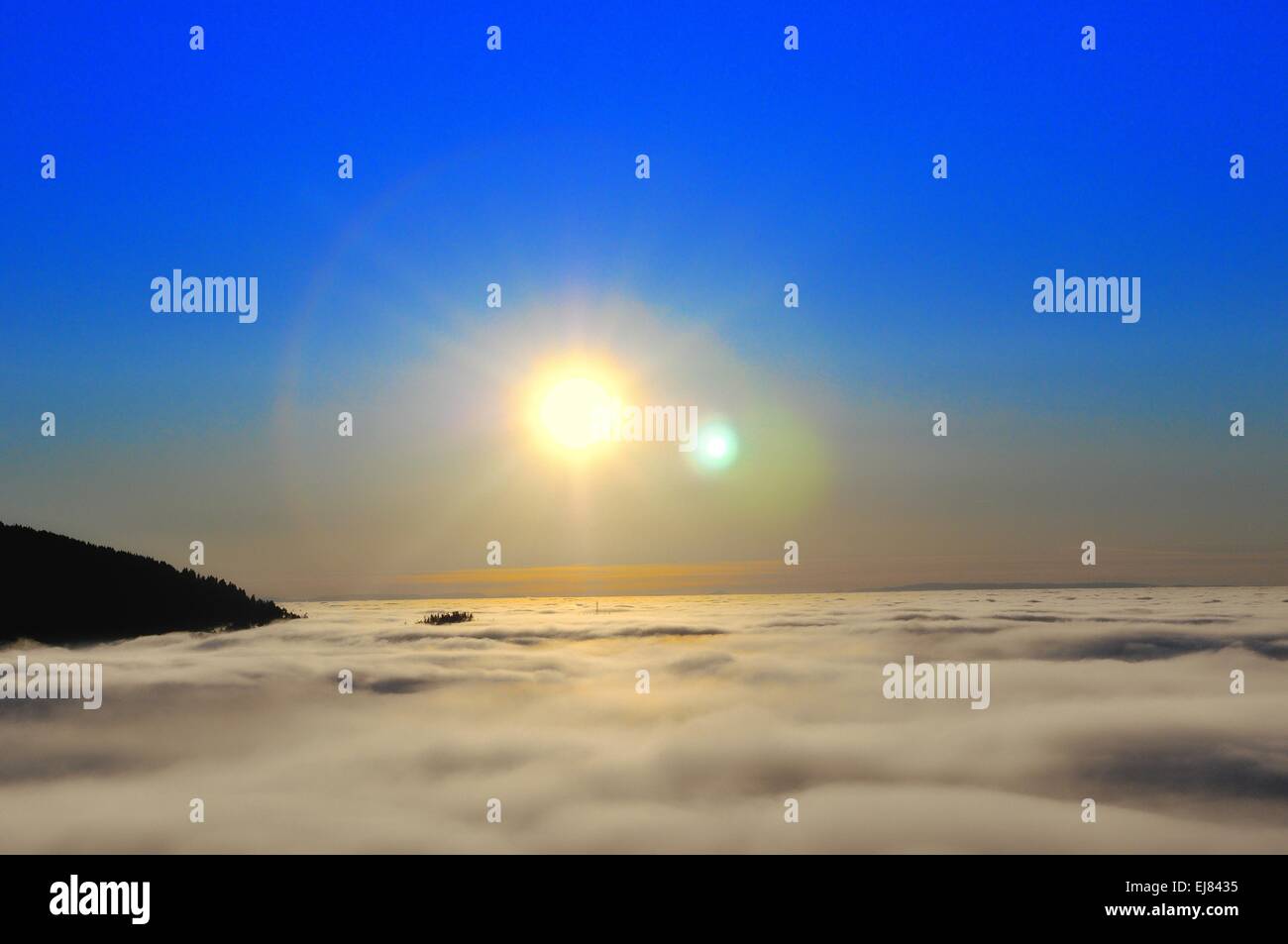 Un numero illimitato di oltre il mare di ​​clouds Foto Stock