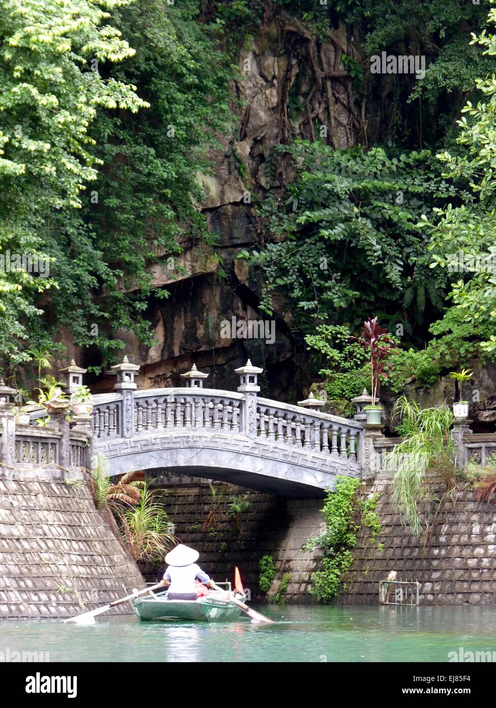 Ponte sul Trang un fiume Foto Stock