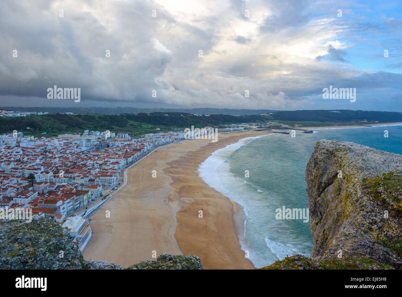 Vista panoramica di Nazare Beach, Portogallo Foto Stock