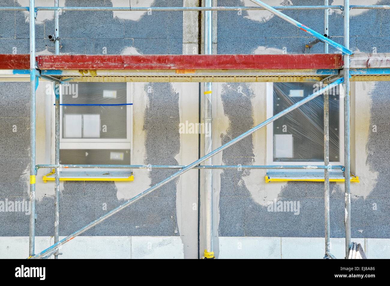 La facciata della casa isolata con pannelli isolanti Foto Stock