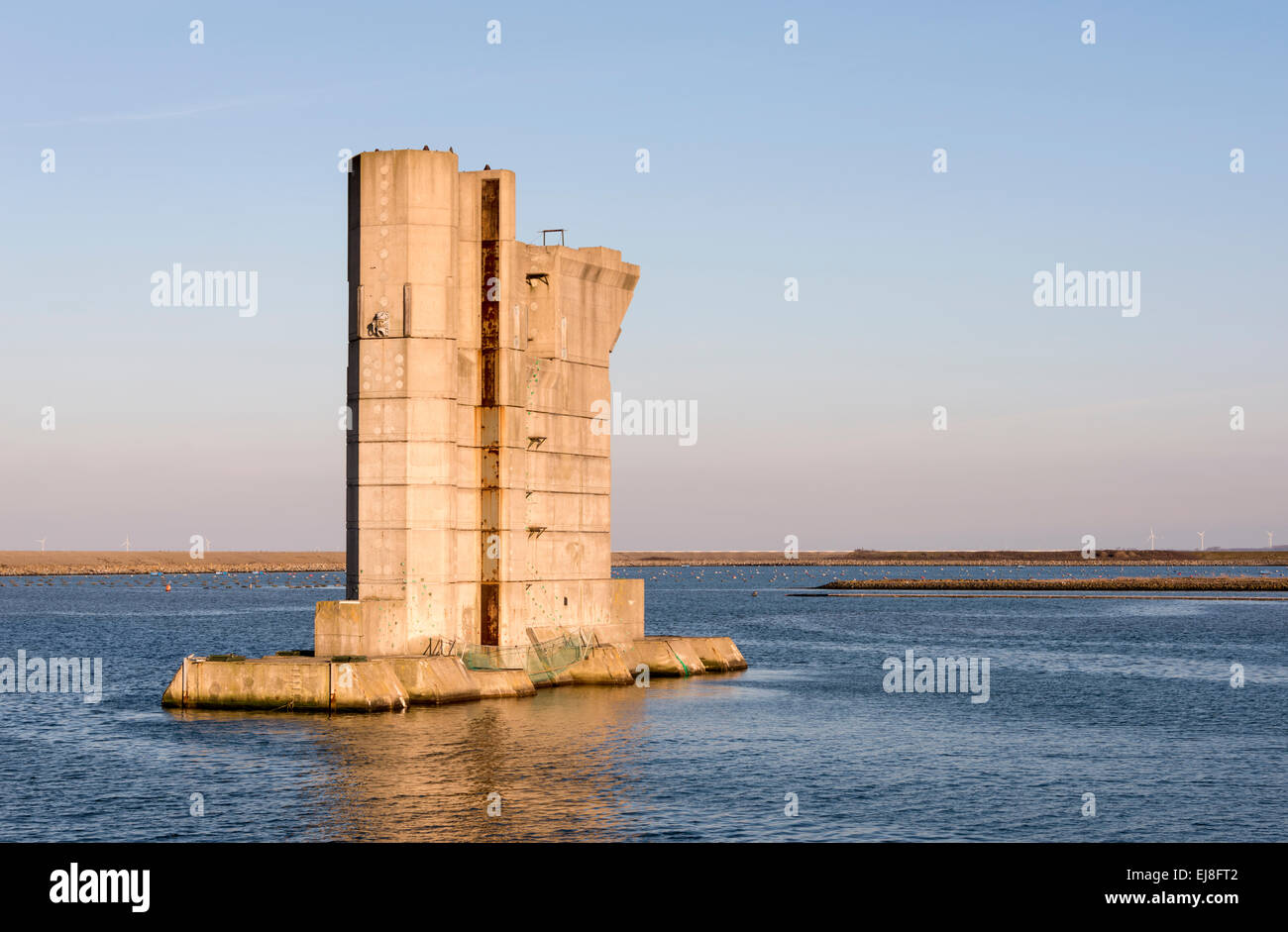 Un pilastro simile a quelli utilizzati per il Delta olandese lavora per proteggere holland forma ad alto livello del mare, questa è dall'olandese muse Foto Stock