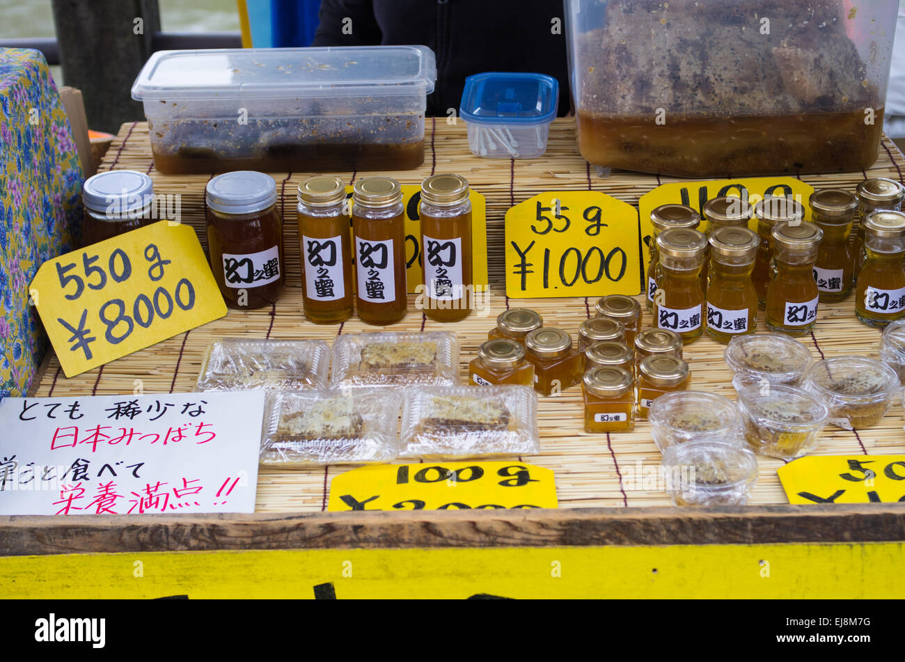 Miele locale a Takayama mercato mattutino, Takayama, Gifu, Giappone Foto Stock