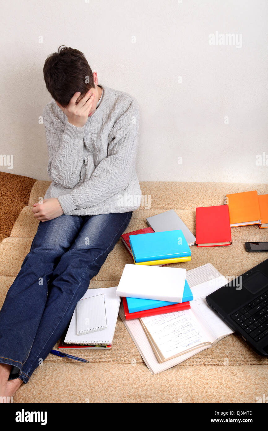 Triste studente a casa Foto Stock