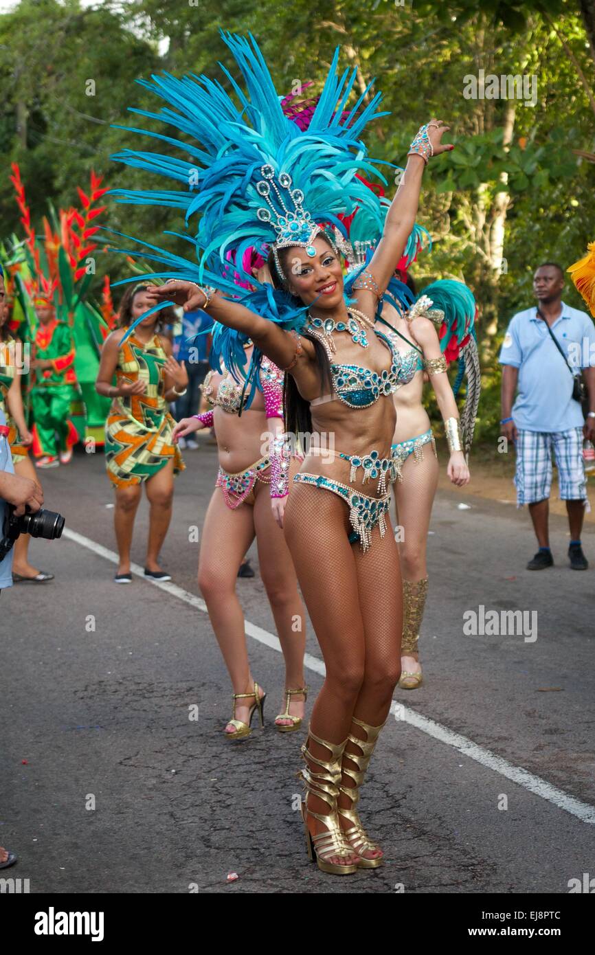 La ballerina brasiliana presso il carnaval international de victoria alle  Seychelles Foto stock - Alamy