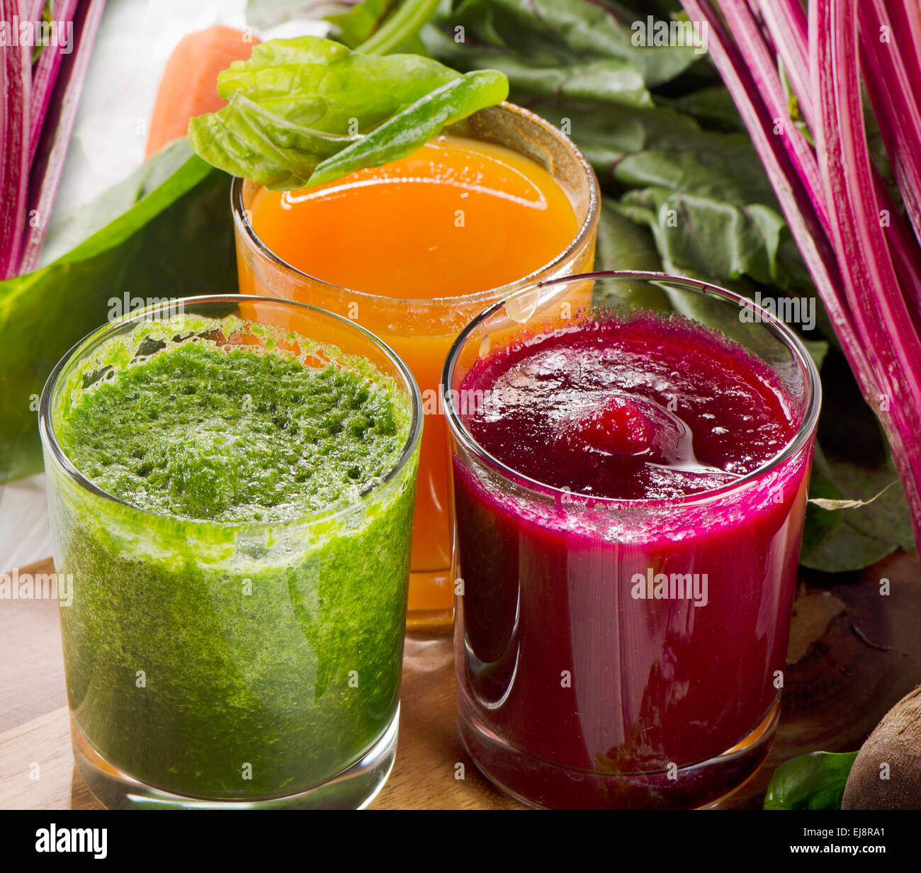 Un sano frullato di verdure e succhi di frutta. Messa a fuoco selettiva Foto Stock