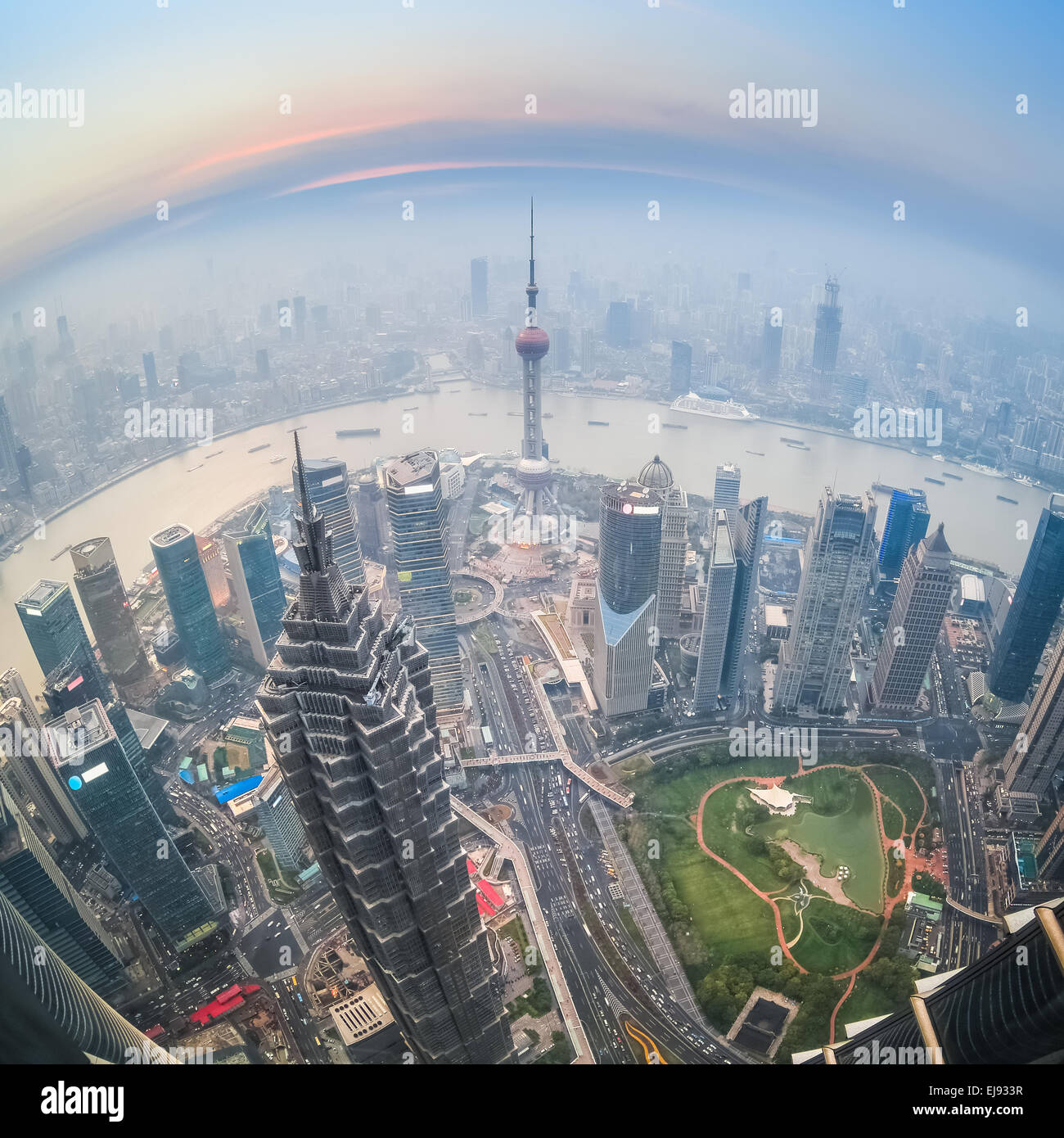 Vista fisheye di Shanghai al crepuscolo Foto Stock