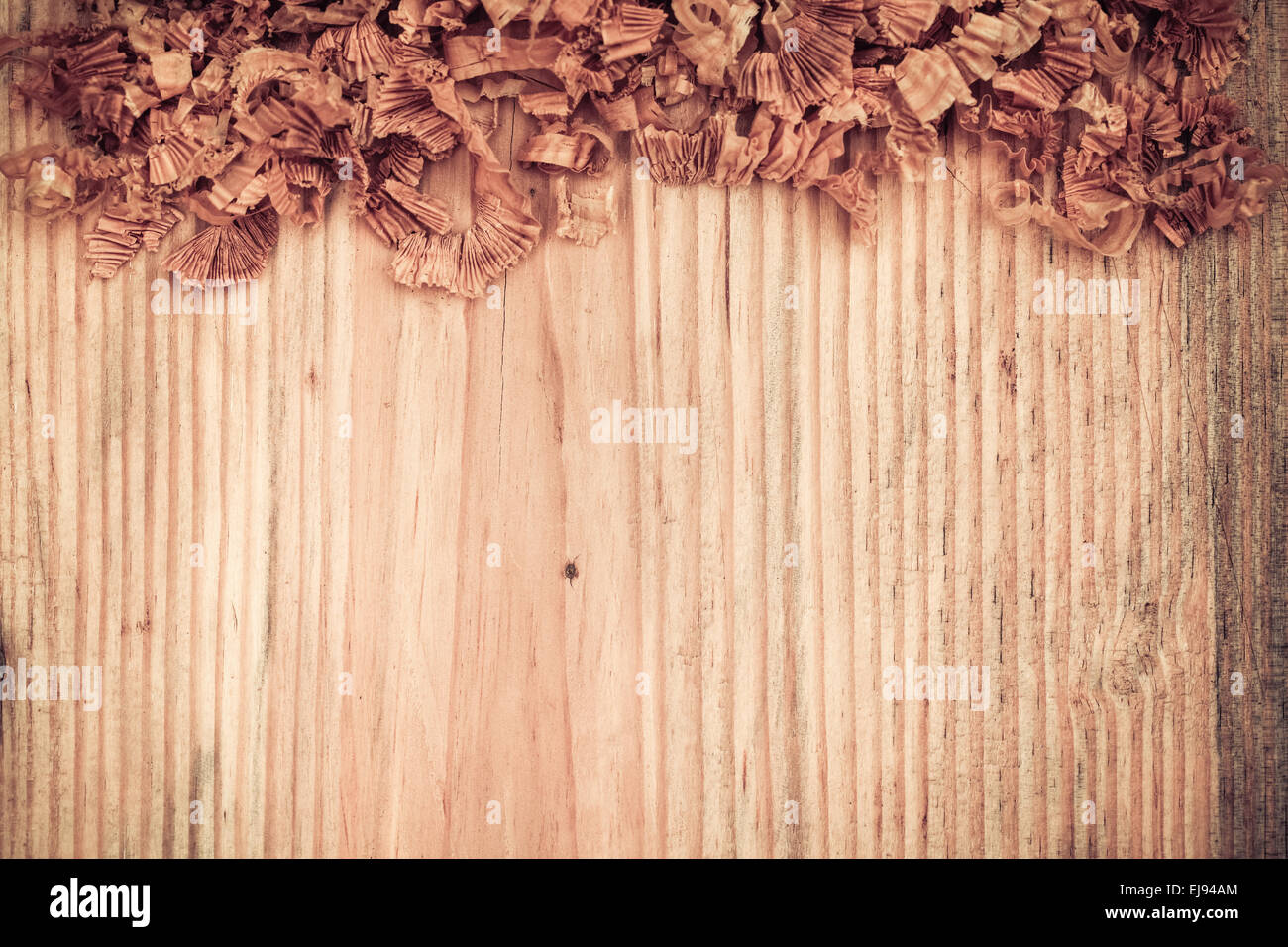 Tavola di legno con schegge di legno Foto Stock