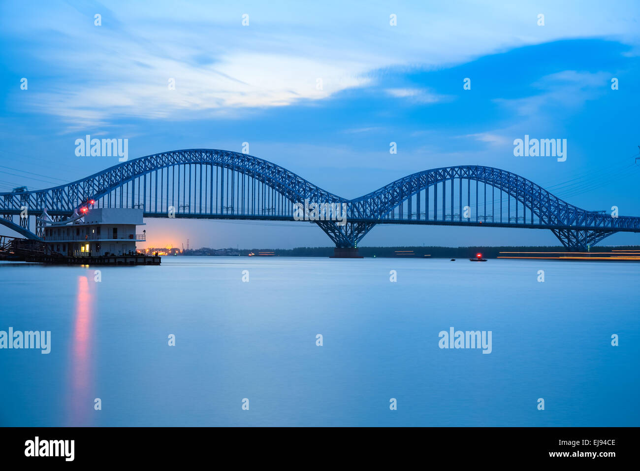 Nanjing railway Yangtze River bridge al tramonto Foto Stock