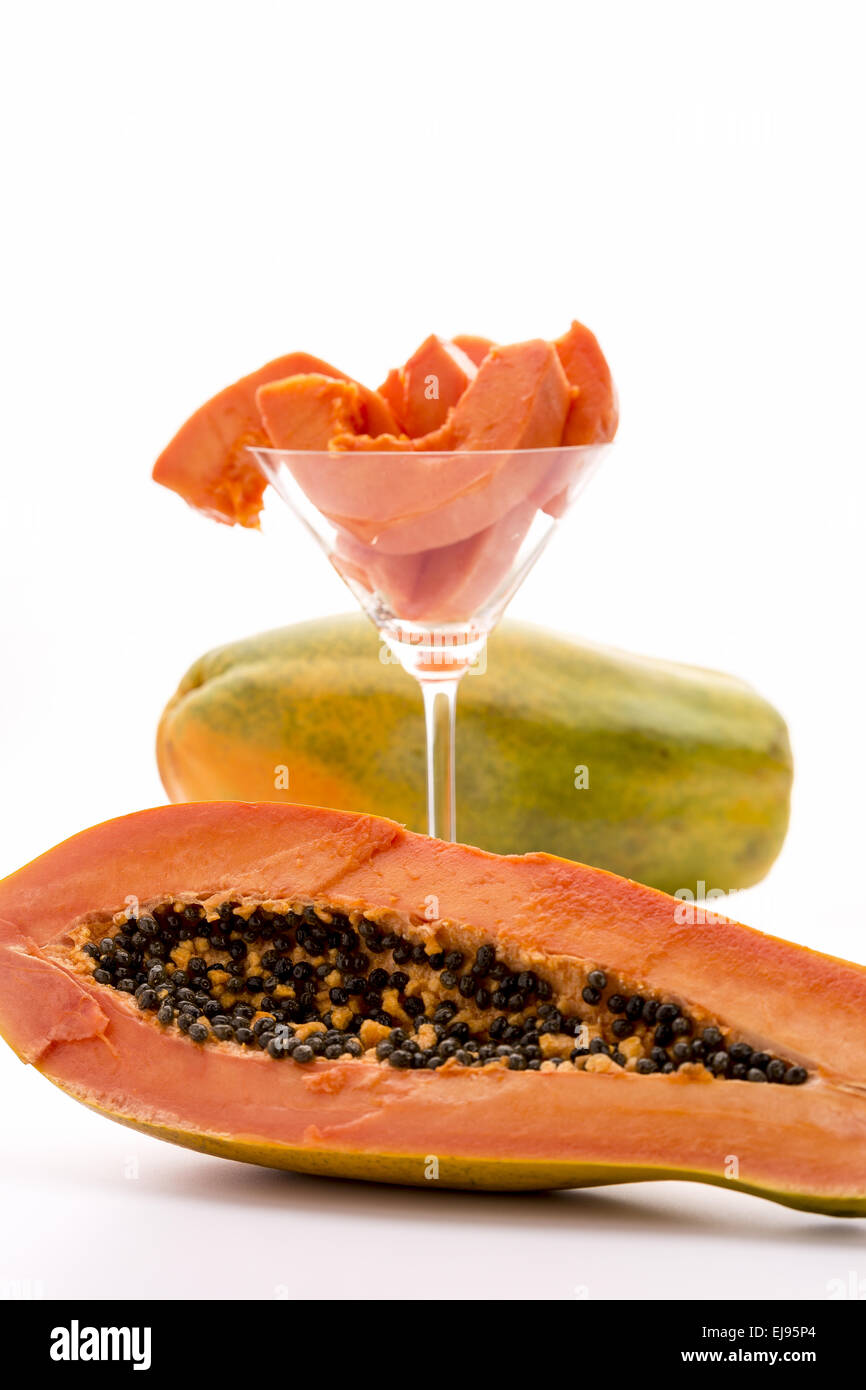 Un oblong frutta commestibili - La Papaya Foto Stock