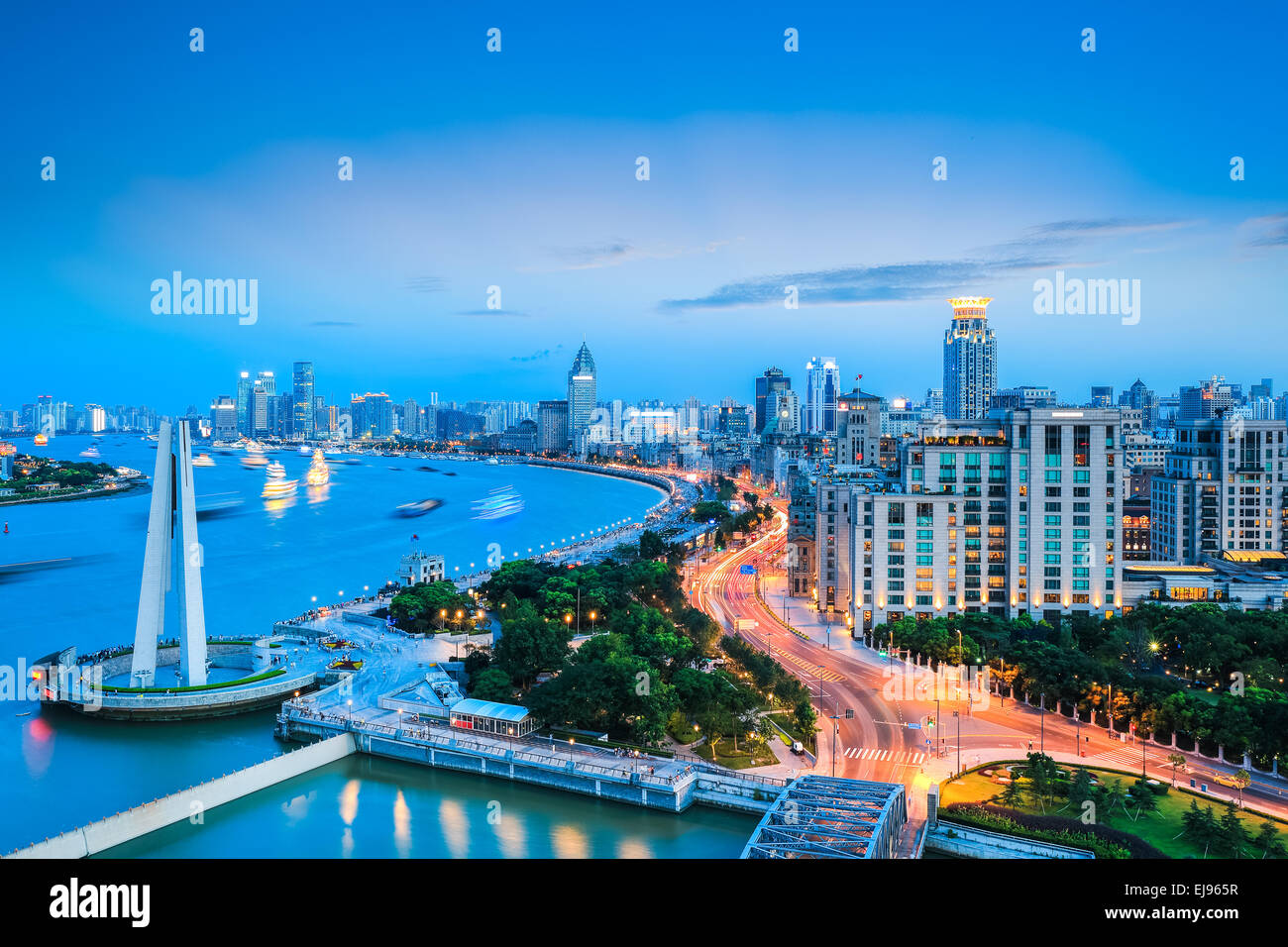 Bello il Bund a Shanghai al crepuscolo Foto Stock