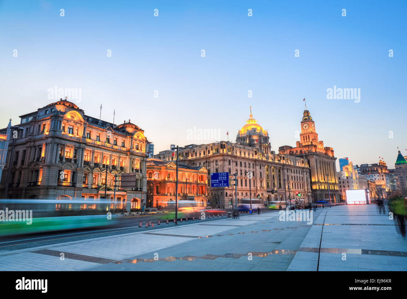 Il Bund di Shanghai al crepuscolo Foto Stock