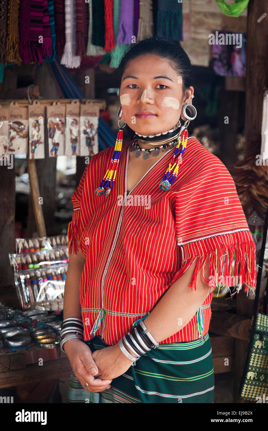I giovani della tribù della collina donna, a nord della Thailandia - Myanmar confini Foto Stock