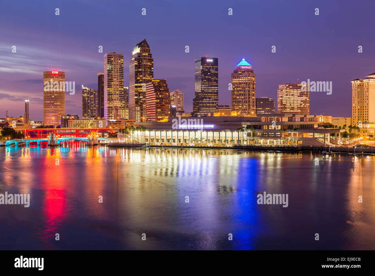 Skyline della città di Tampa Florida al tramonto Foto Stock