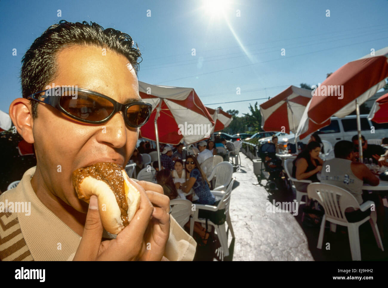 Los Angeles, CA - 24 luglio: Rosa's hot dogs celebra il suo sessantacinquesimo anno di hollywood a los angeles, la California il 24 luglio 1999. Foto Stock