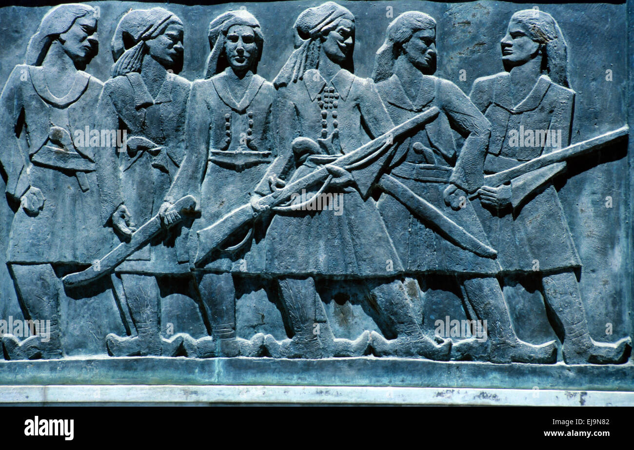 Soldati greci, combattenti per l'indipendenza o greco eroi della guerra greca di indipendenza o Rivoluzione greca (1821-32) Sgravio Memorial o monumento commemorativo a Messologhi o Missolonghi Grecia Foto Stock